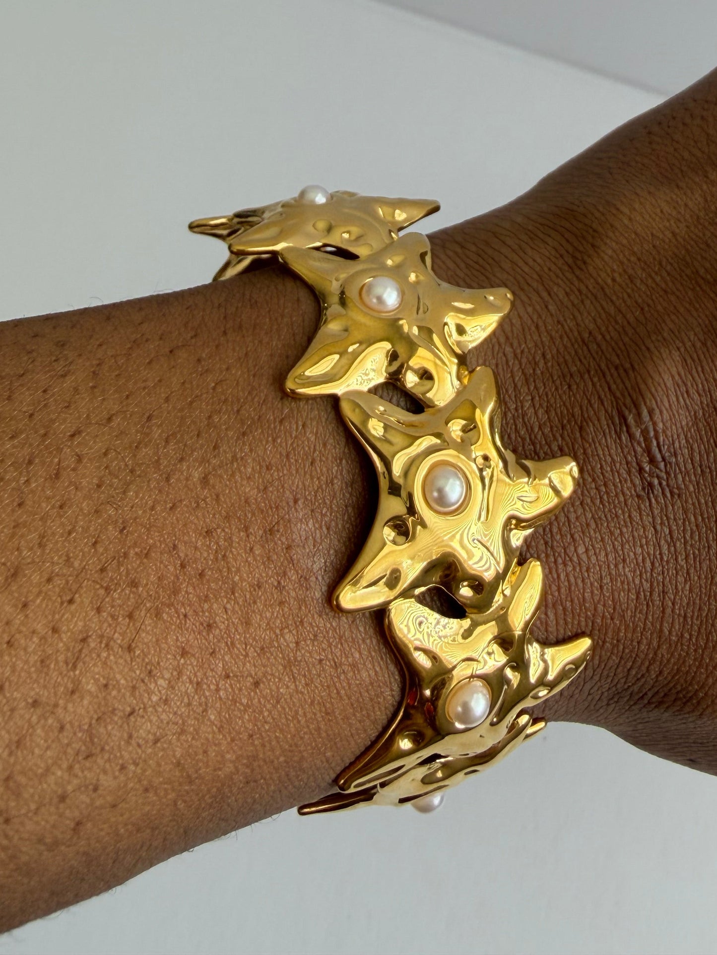 Ara Cuff – Star Pearl
