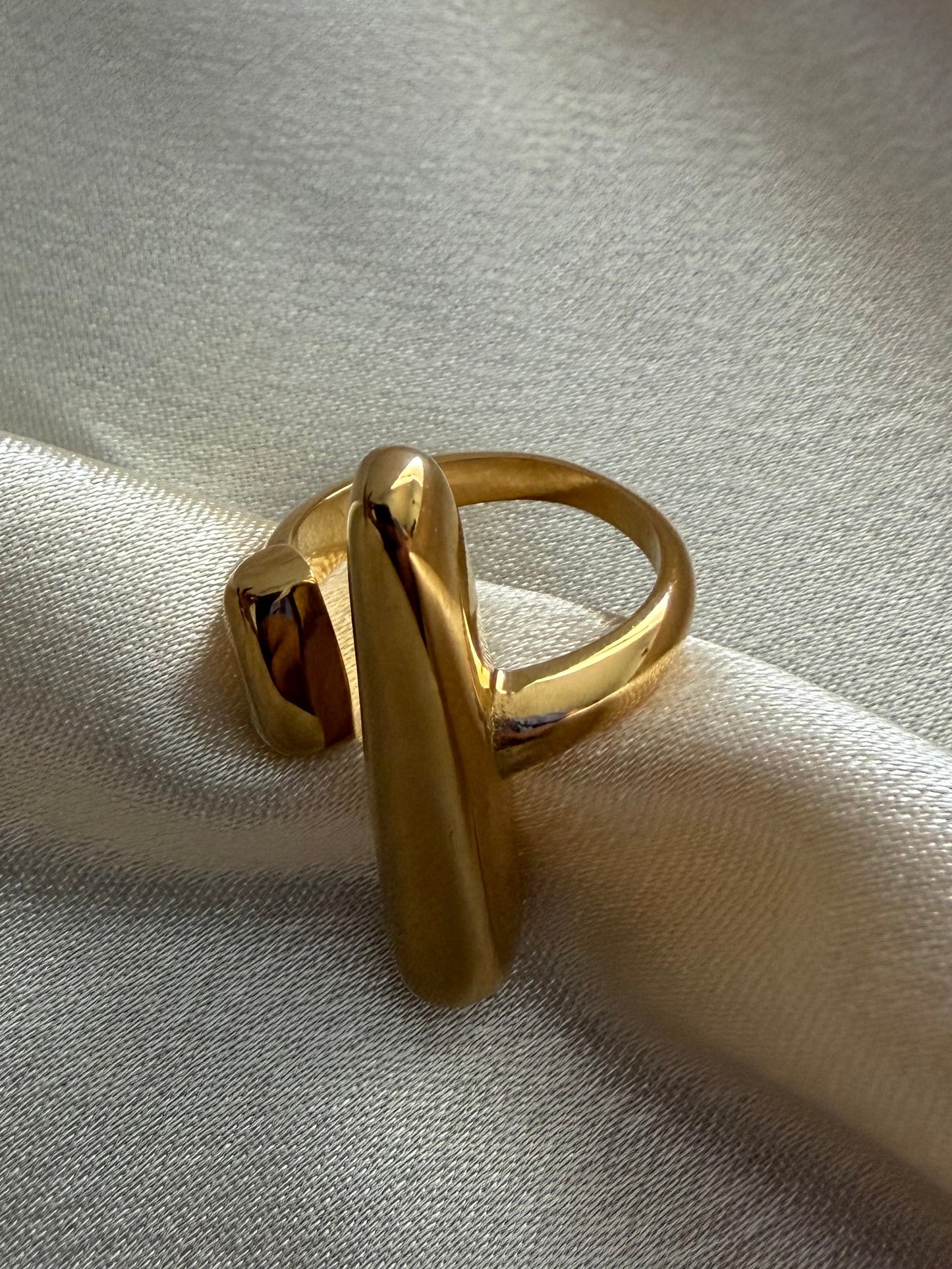 Ara Bar Ring