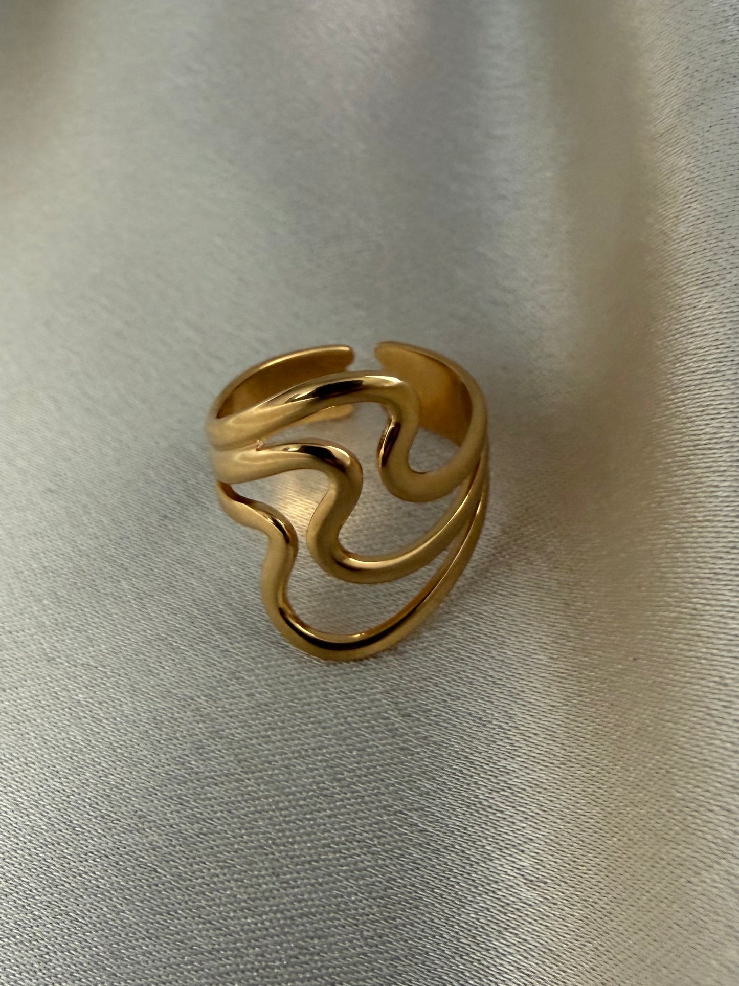 Ewa Wave Ring