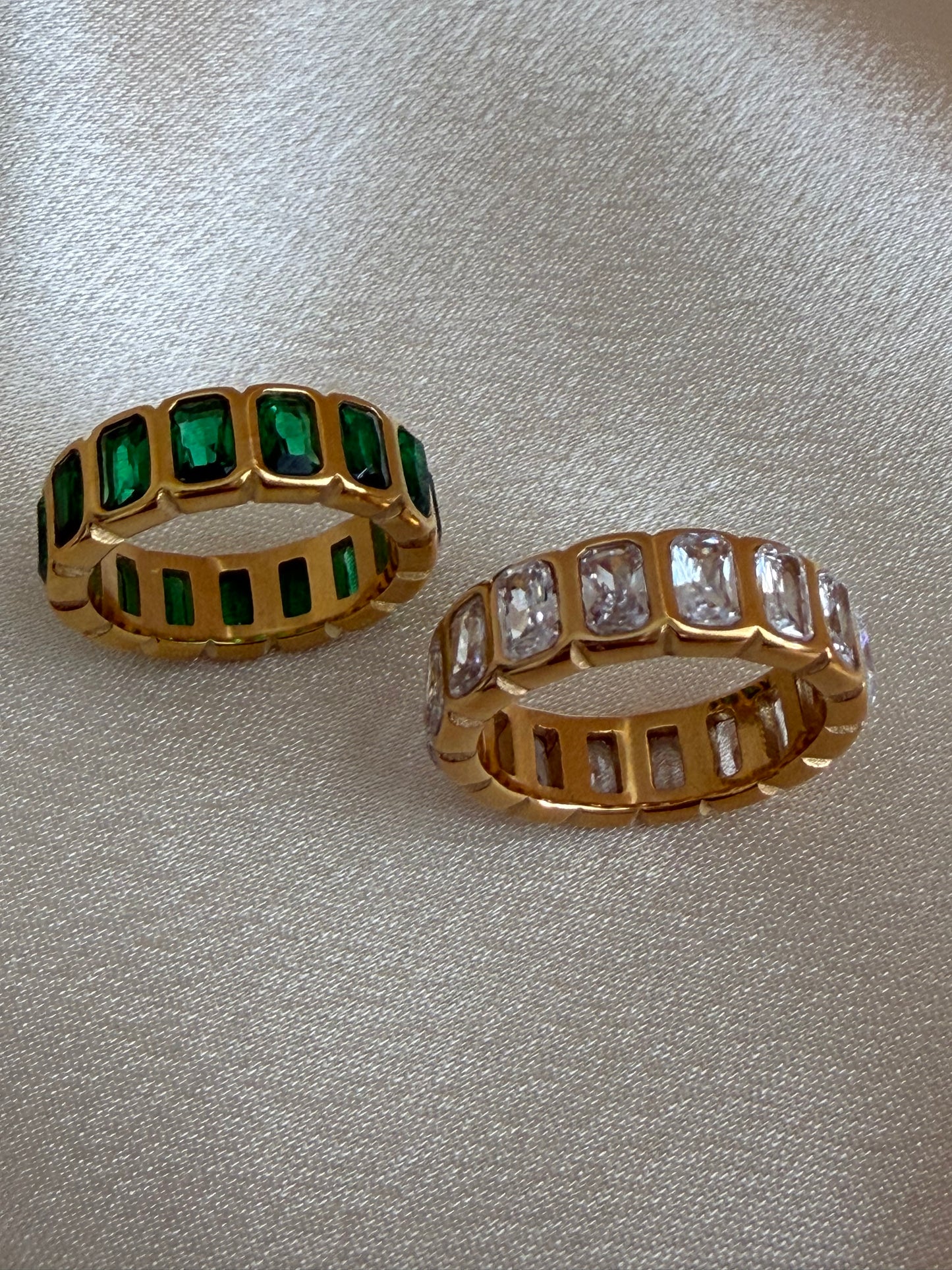 Hade Ring – Emerald Cut (Clear)