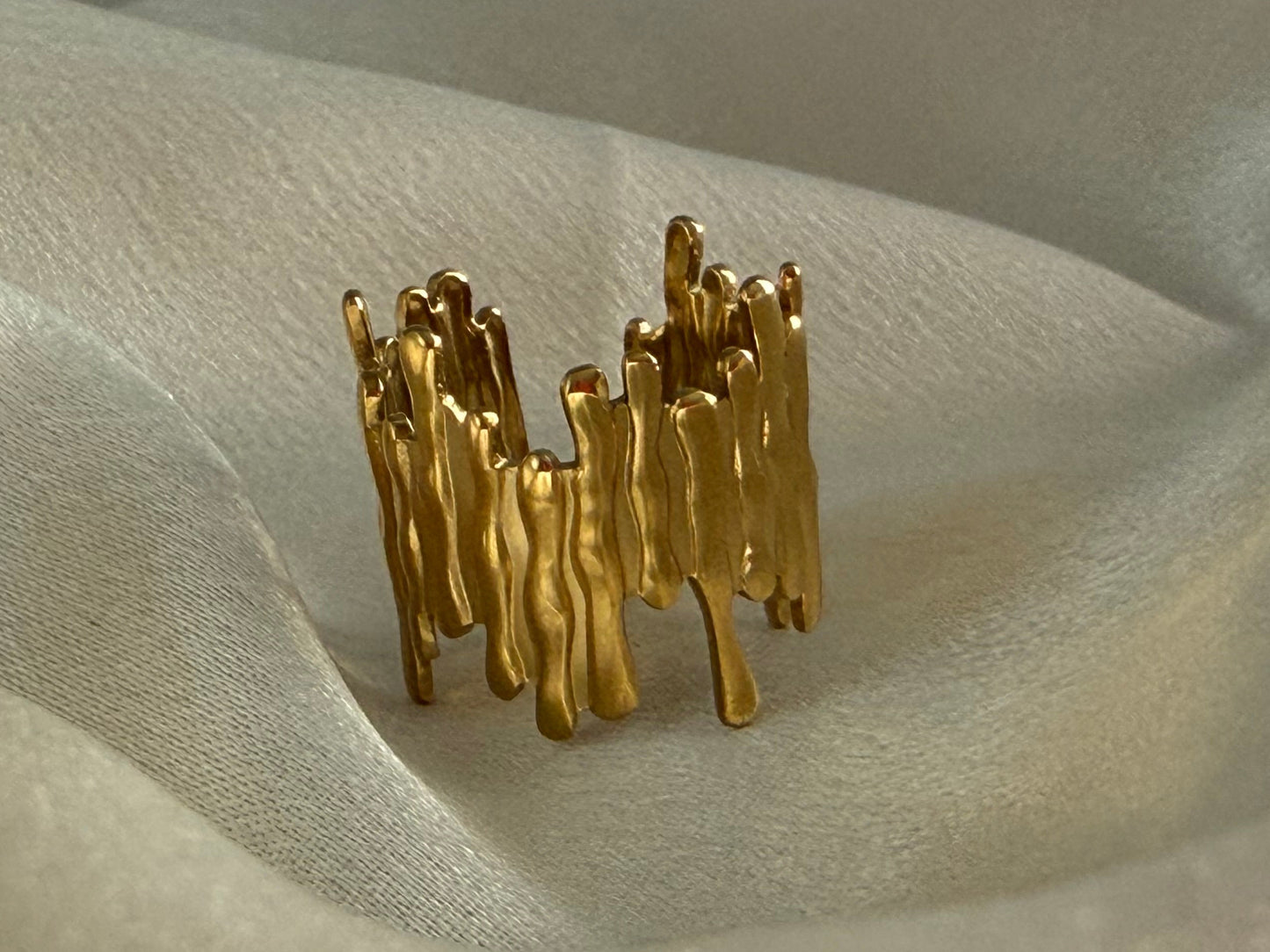 Ara Texture Ring