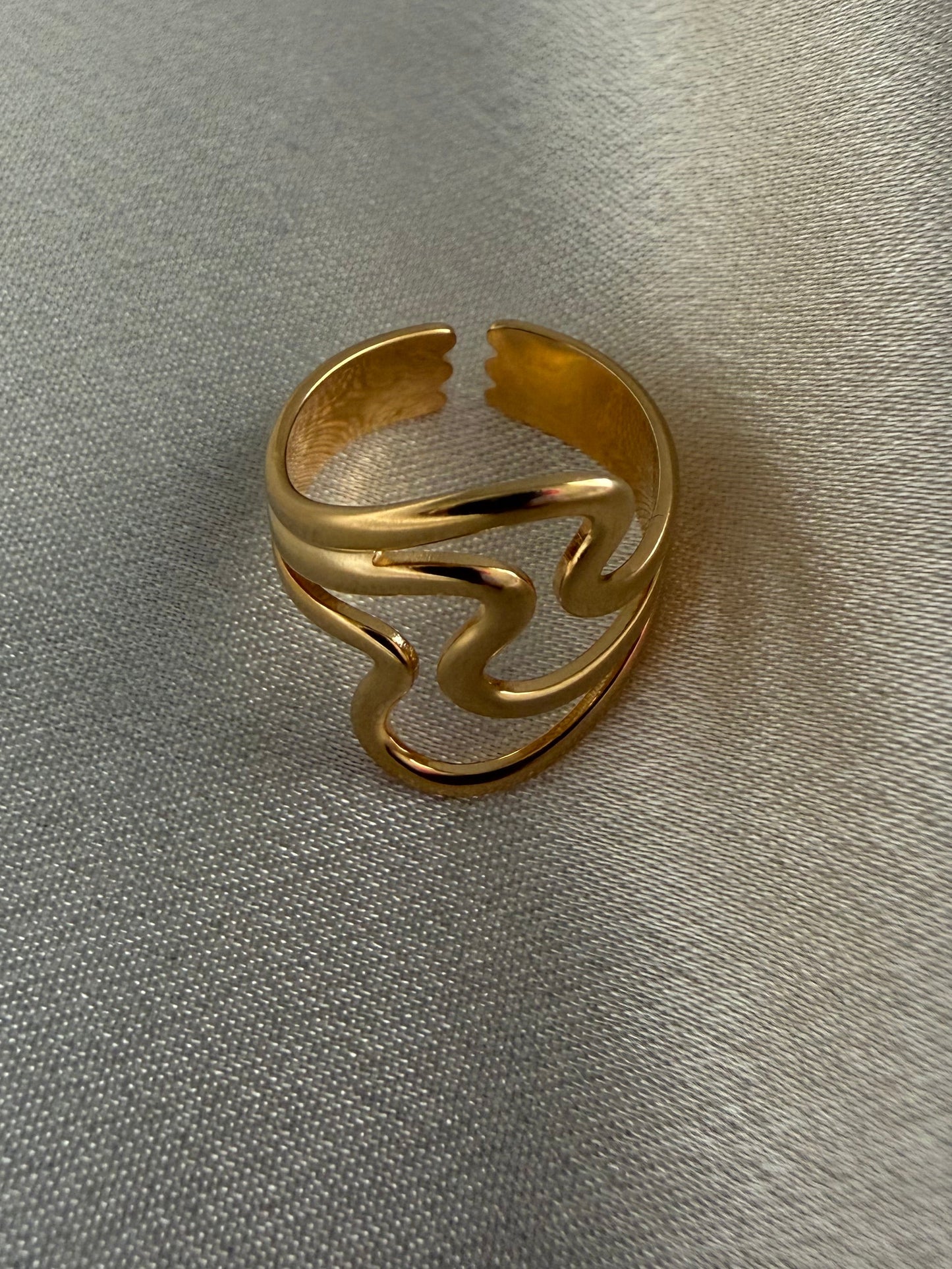 Ewa Wave Ring