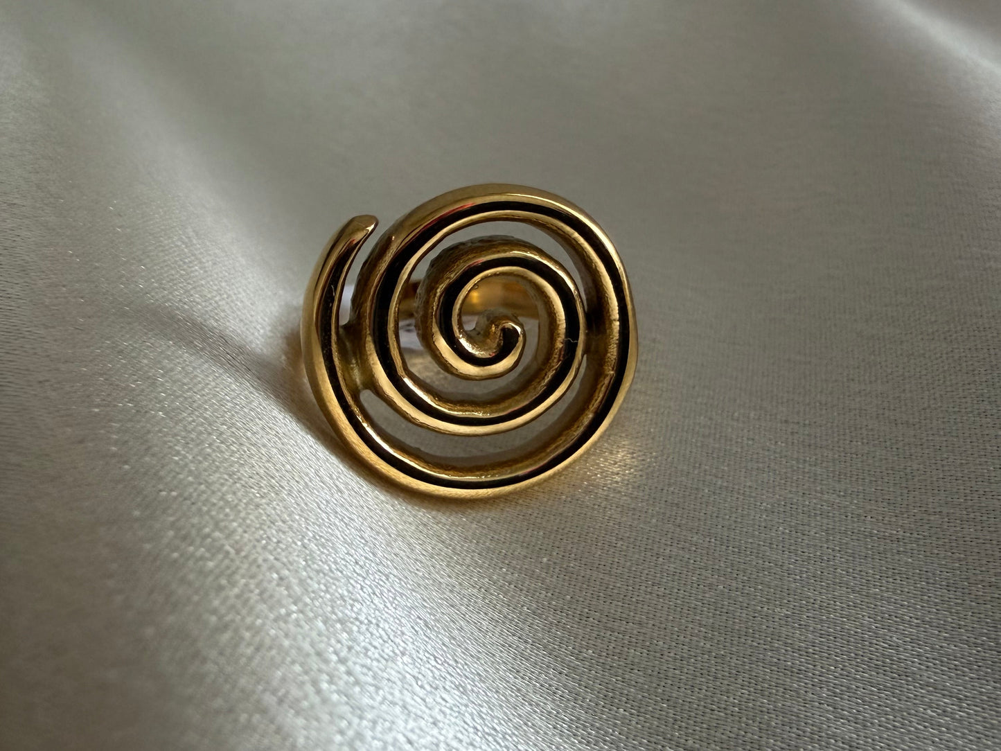 Ara Spiral Ring