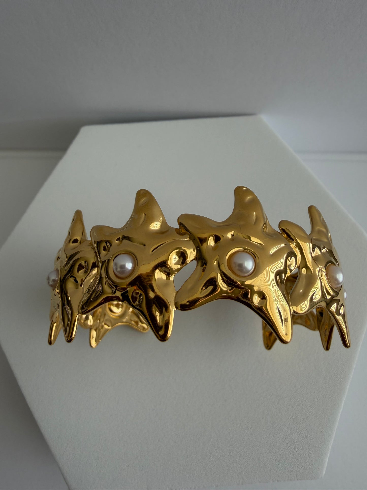 Ara Cuff – Star Pearl