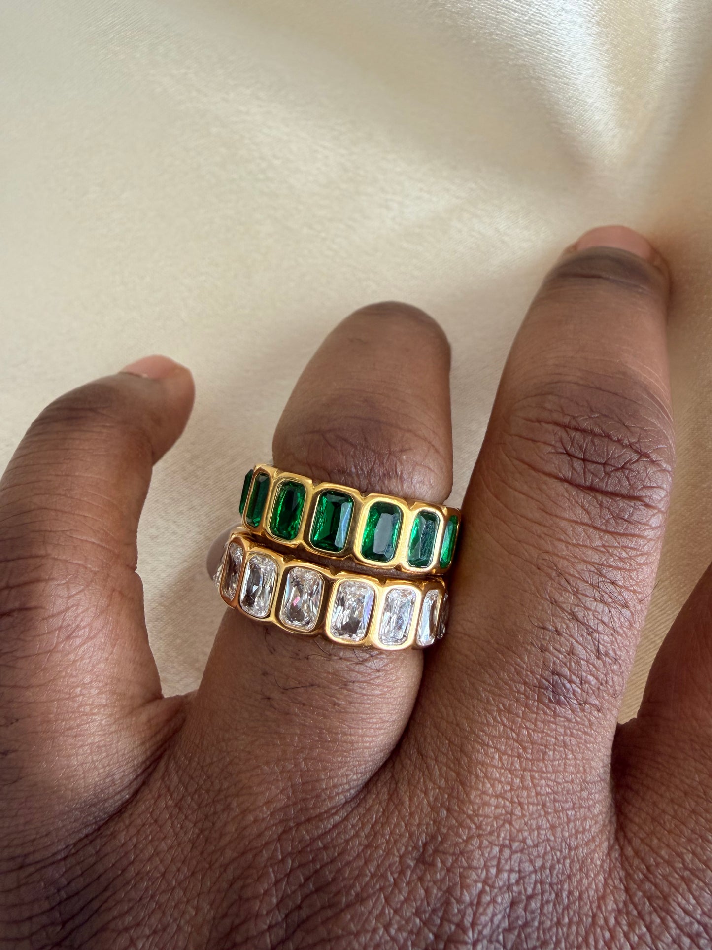 Hade Ring-Emerald cut  (Green)