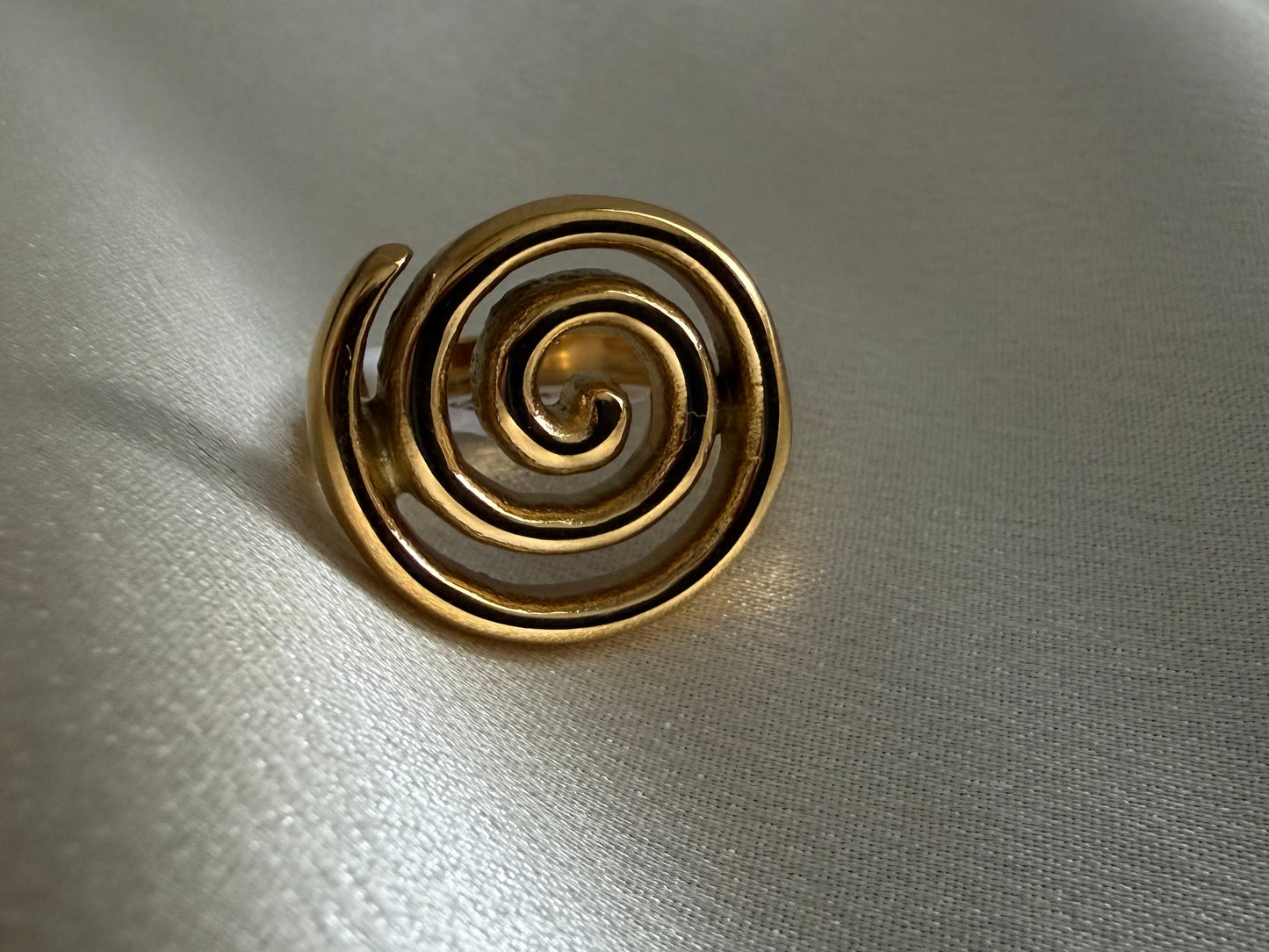 Ara Spiral Ring