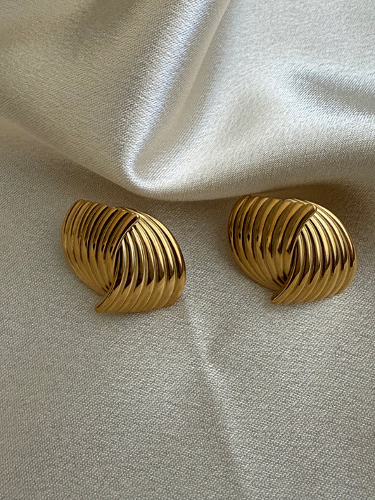 Ola Studs (Layered Curve)
