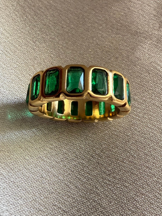 Hade Ring-Emerald cut  (Green)